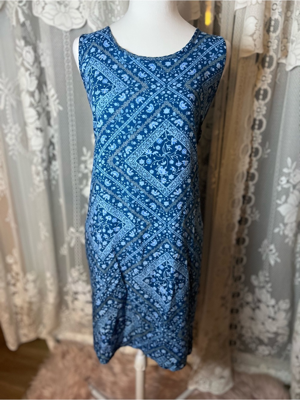Aventura Blue Patterned Sleeveless Midi Dress Large
